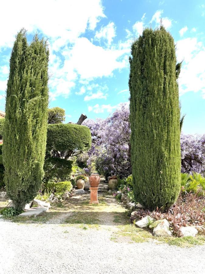 La Maison De Justine Grimaud Luaran gambar